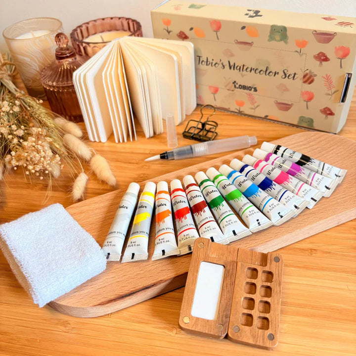 Tobio's watercolor kit product photo 3, palette and brushes detail