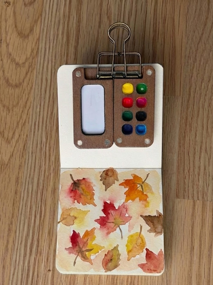 Small art kit with Autumn Leaves in Watercolorz on a wooden surface
